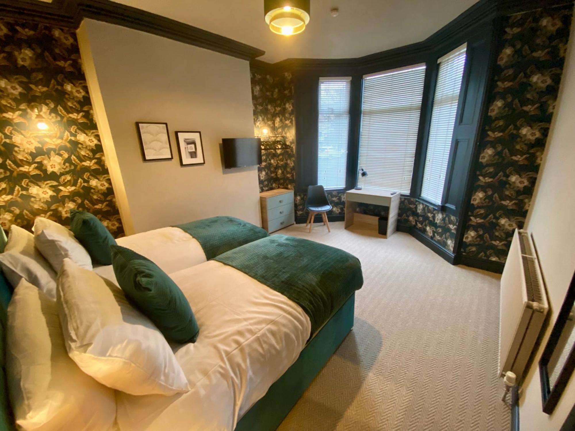 Entire Modern House Liverpool, 6 Bedrooms Bagian luar foto