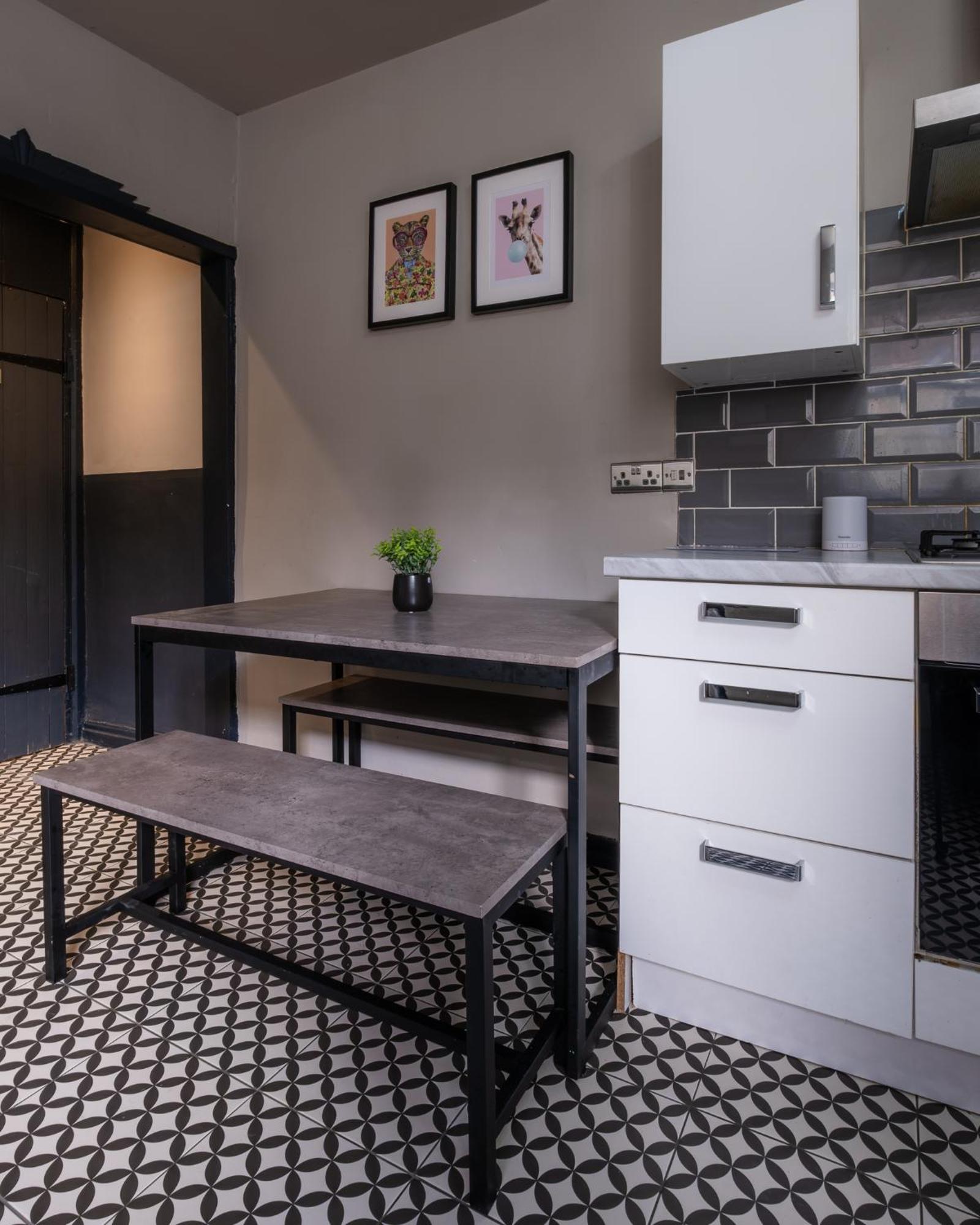 Entire Modern House Liverpool, 6 Bedrooms Bagian luar foto